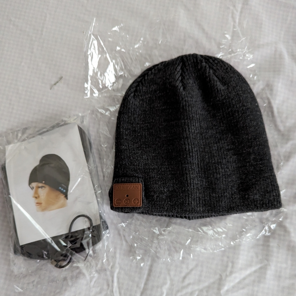 NWT & Bag XIKEZAN Bluetooth Knit Beanie